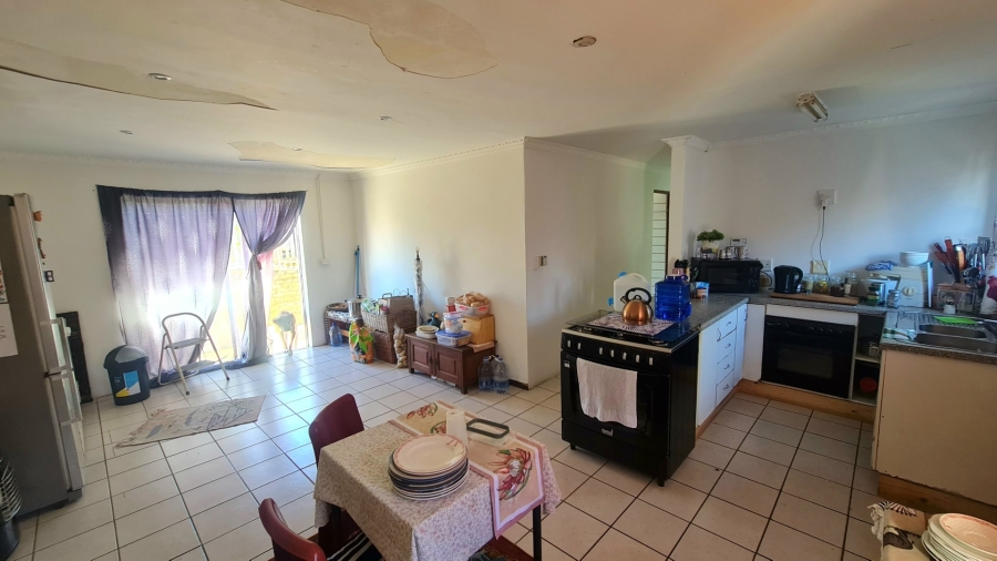 5 Bedroom Property for Sale in Hornlee East Western Cape